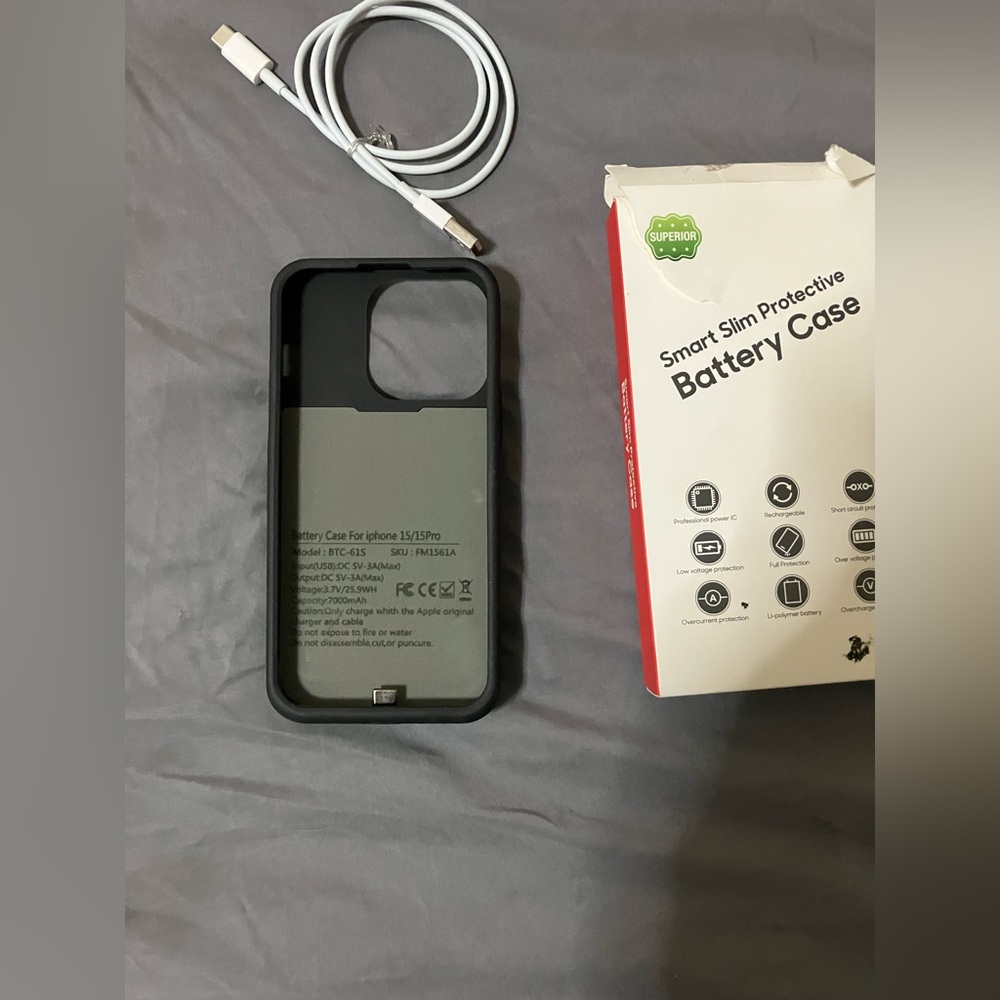 iPhone 14/14 Pro & 13/13 Pro Charging Case & Screen Protector